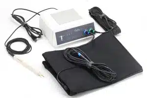 Dispositif médical portable auquel sont attachés des câbles et des capteurs