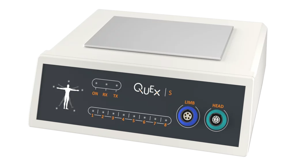 QUX | S medical device with touchscreen and connectors